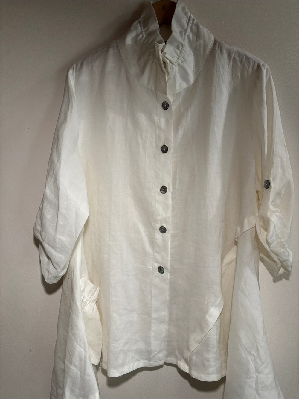 Women’s whiteButton-Up Linen tunic with Stand Collar